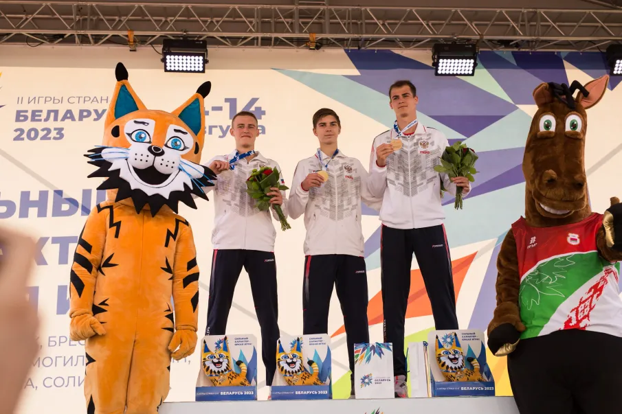 Весь пьедестал у России